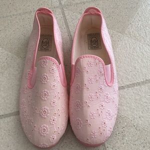 Flossy style eyelet pink loafers